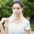 100%サンシルクマスク首を保護します。夏の通気性が薄いタイプの日焼け止めベールの女性が自転車に乗って顔マスクを遮ります。
